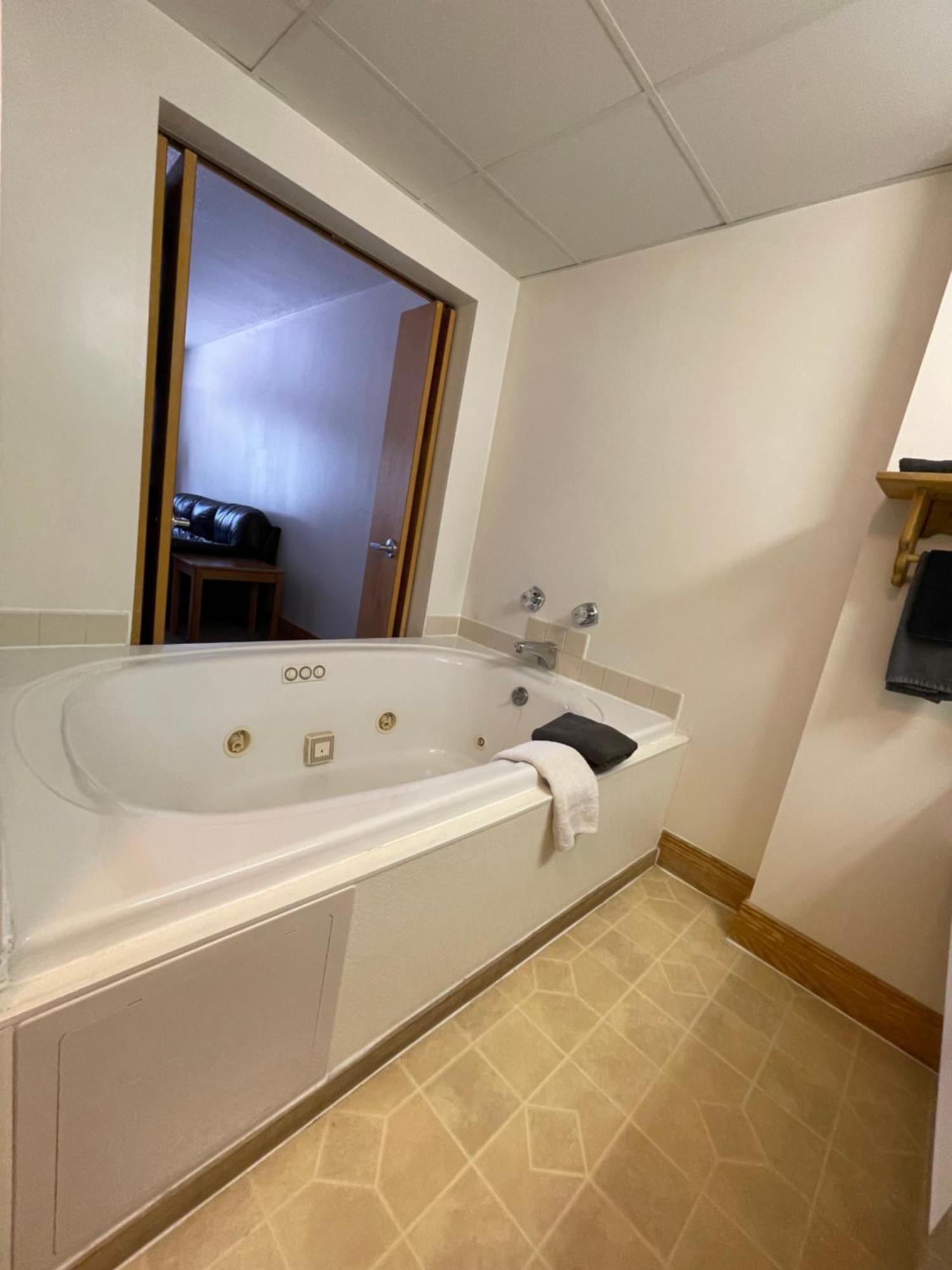 Ausable Valley Inn Mio 외부 사진